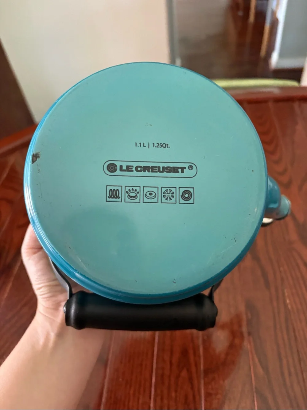 Le Creuset Tea Kettle Caribbean 1.25qt - Picture 6 of 7